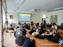 Návšteva príslušníkov VePBA na Obchodnej akadémií v Bratislave