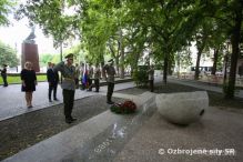 Pietne akty kladenia vencov zabezpečili príslušníci Veliteľstva posádky Bratislava
